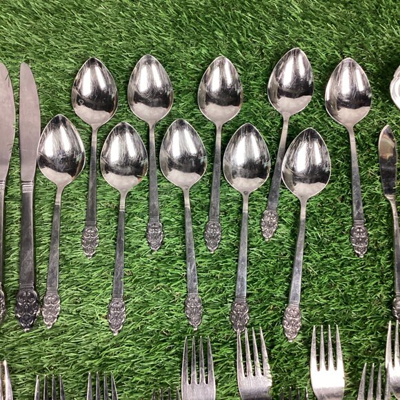 Oneida Vineland Stainless Steel Flatware Set of 8 + - Picture 4 of 13